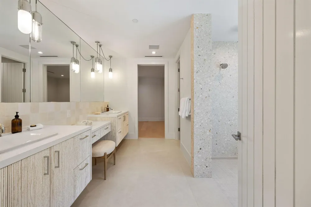812 Palm Trail Delray Beach, FL 33483