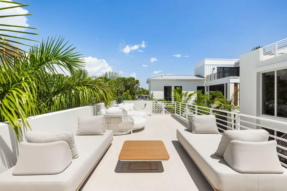 812 Palm Trail Delray Beach, FL 33483