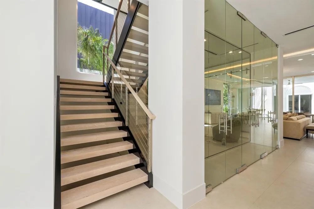 812 Palm Trail Delray Beach, FL 33483