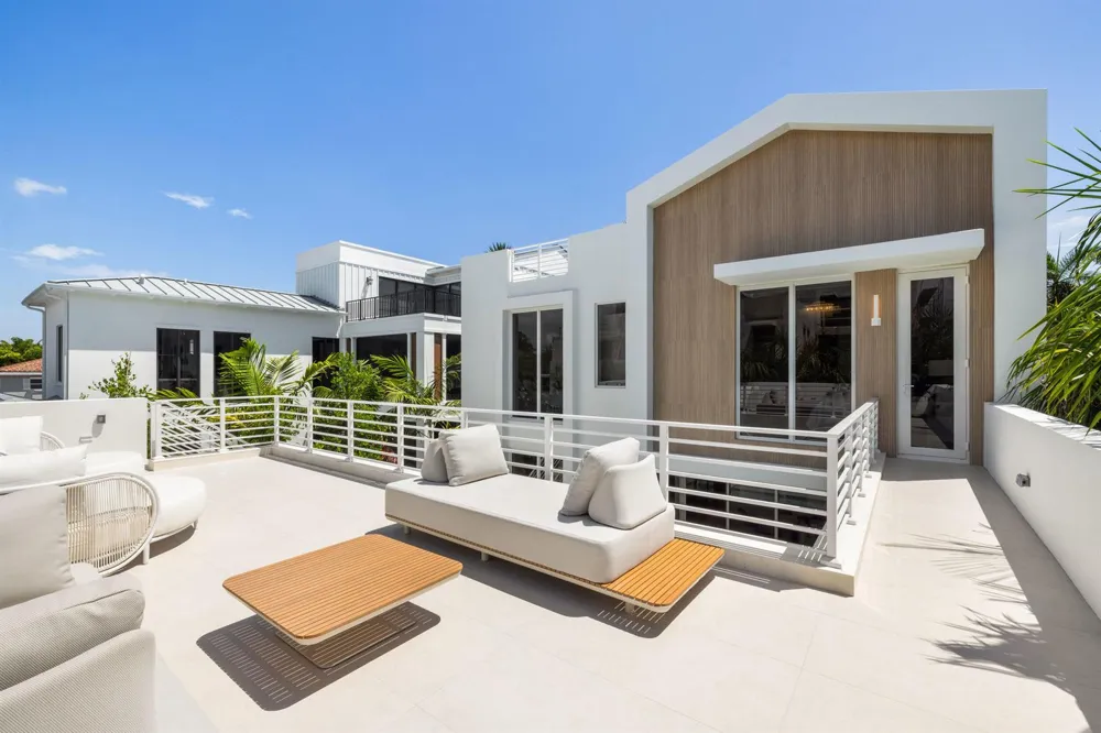 812 Palm Trail Delray Beach, FL 33483