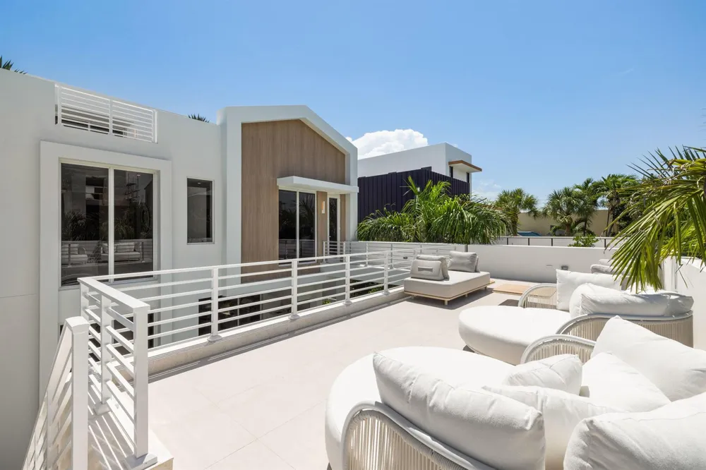 812 Palm Trail Delray Beach, FL 33483
