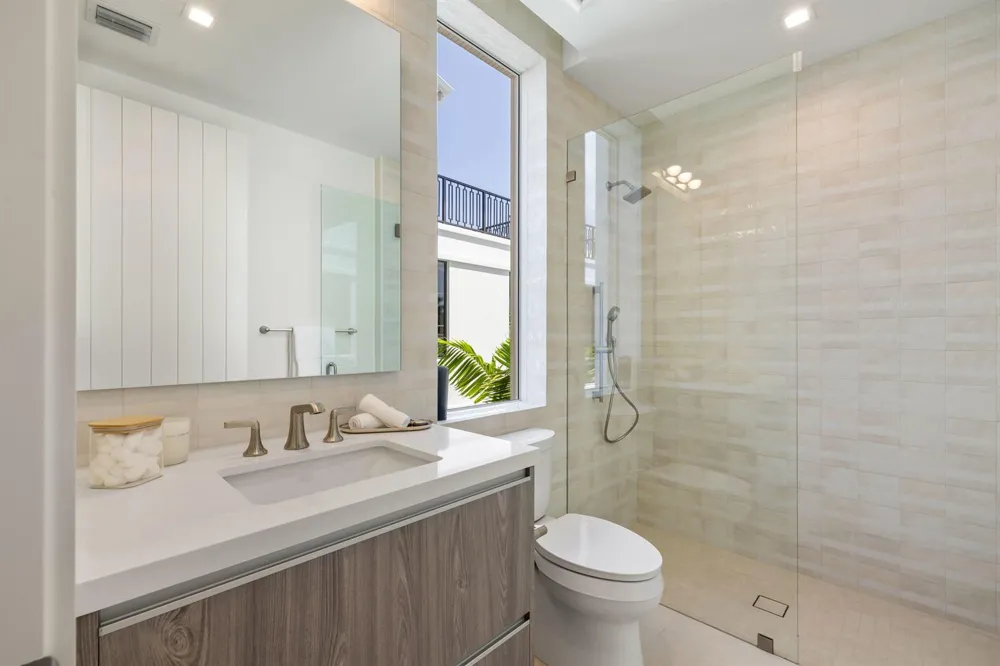 812 Palm Trail Delray Beach, FL 33483