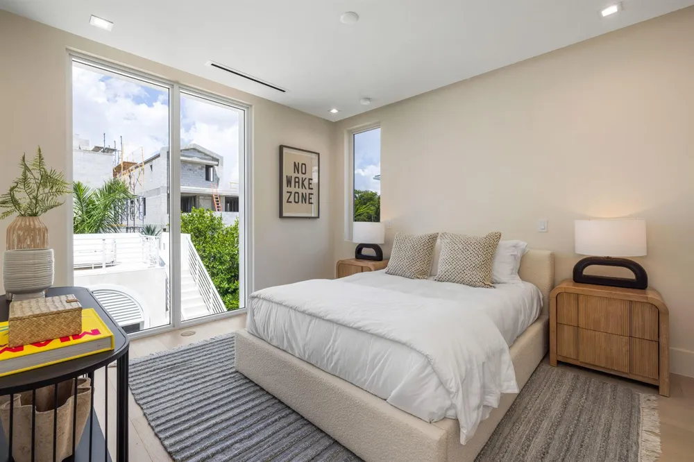 812 Palm Trail Delray Beach, FL 33483