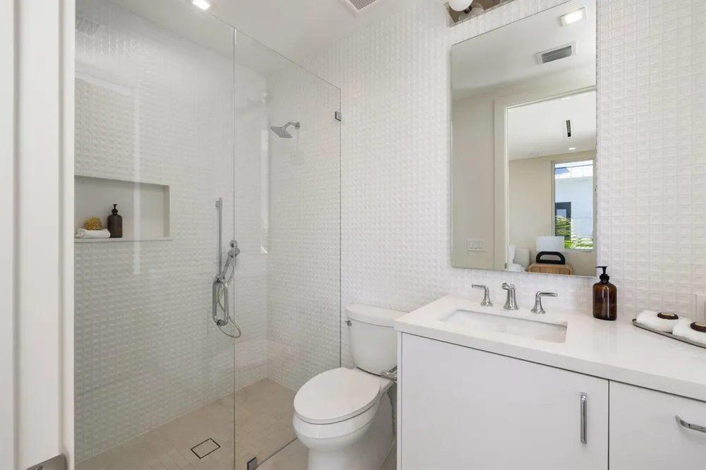 812 Palm Trail Delray Beach, FL 33483