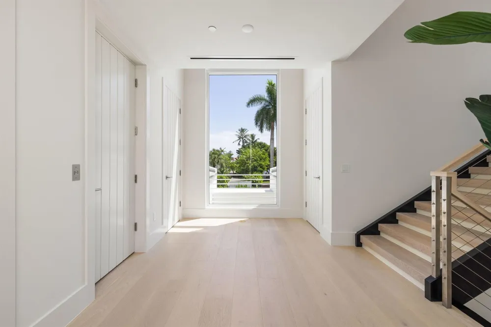 812 Palm Trail Delray Beach, FL 33483