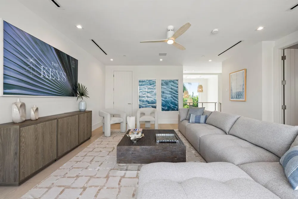 812 Palm Trail Delray Beach, FL 33483