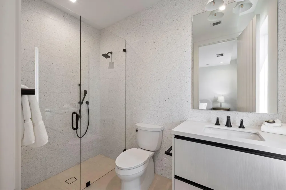 812 Palm Trail Delray Beach, FL 33483