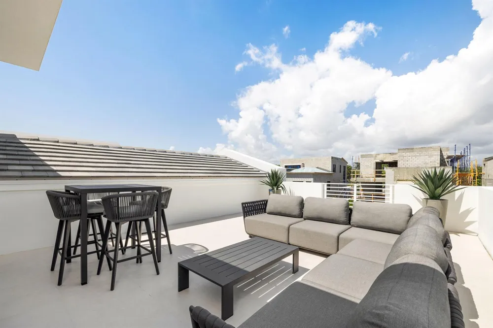 812 Palm Trail Delray Beach, FL 33483