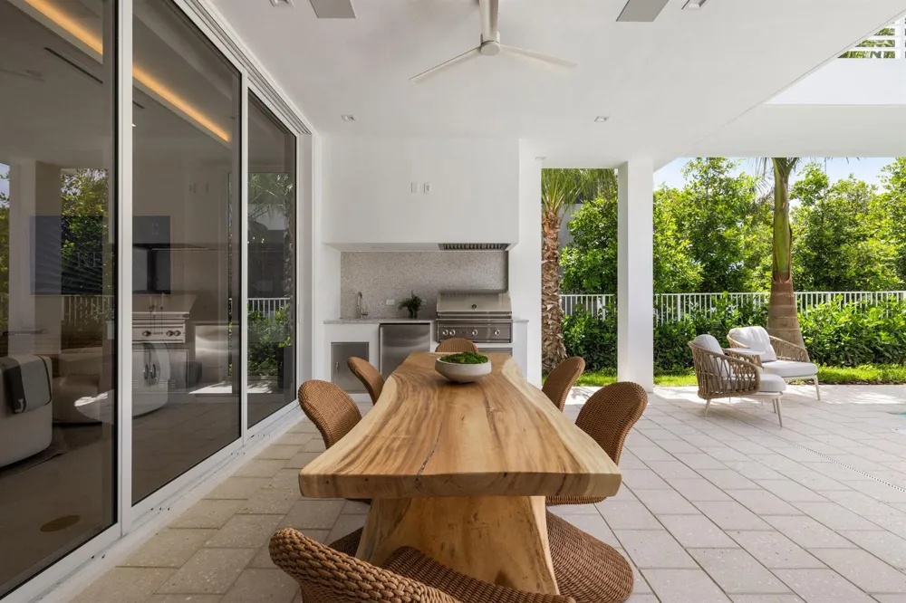 812 Palm Trail Delray Beach, FL 33483