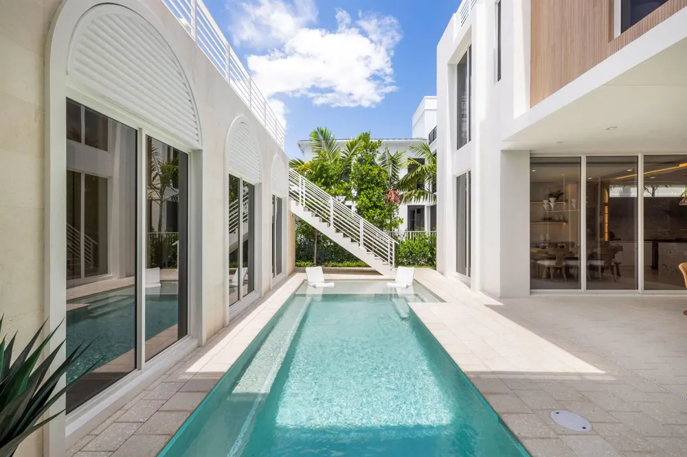 812 Palm Trail Delray Beach, FL 33483