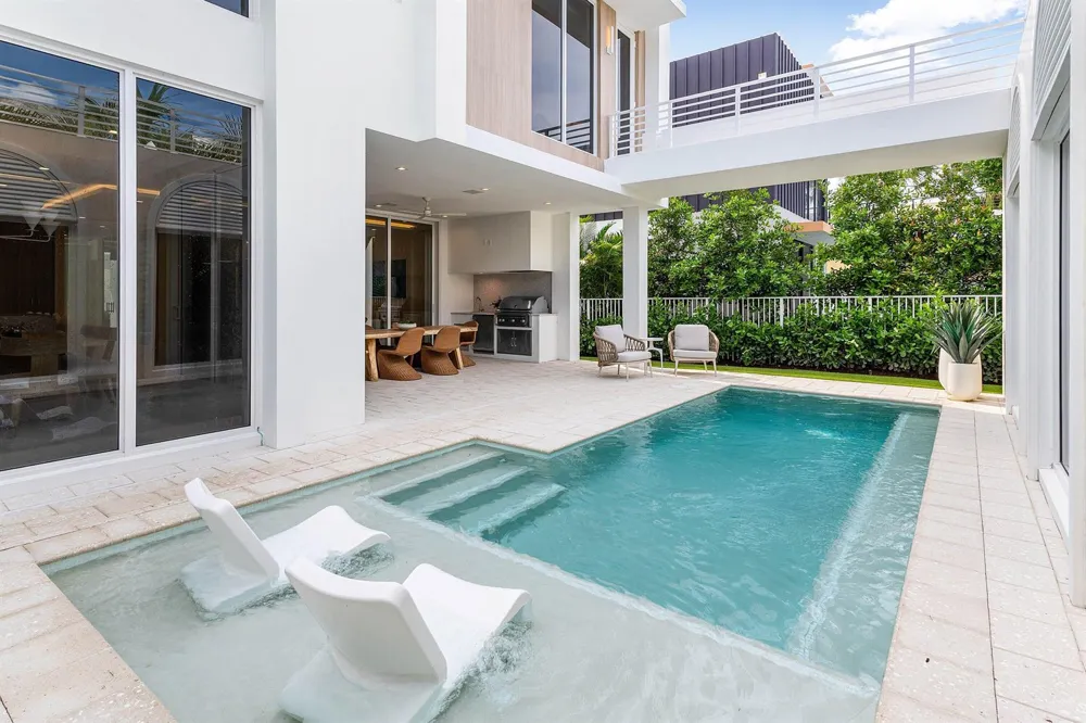 812 Palm Trail Delray Beach, FL 33483