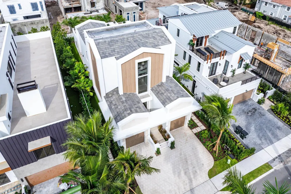 812 Palm Trail Delray Beach, FL 33483