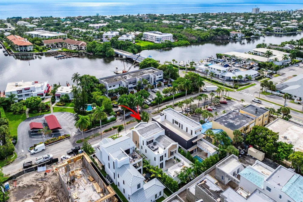812 Palm Trail Delray Beach, FL 33483