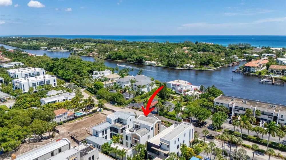 812 Palm Trail Delray Beach, FL 33483