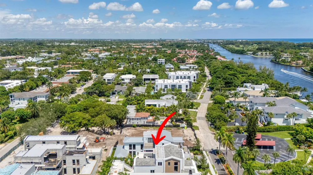 812 Palm Trail Delray Beach, FL 33483