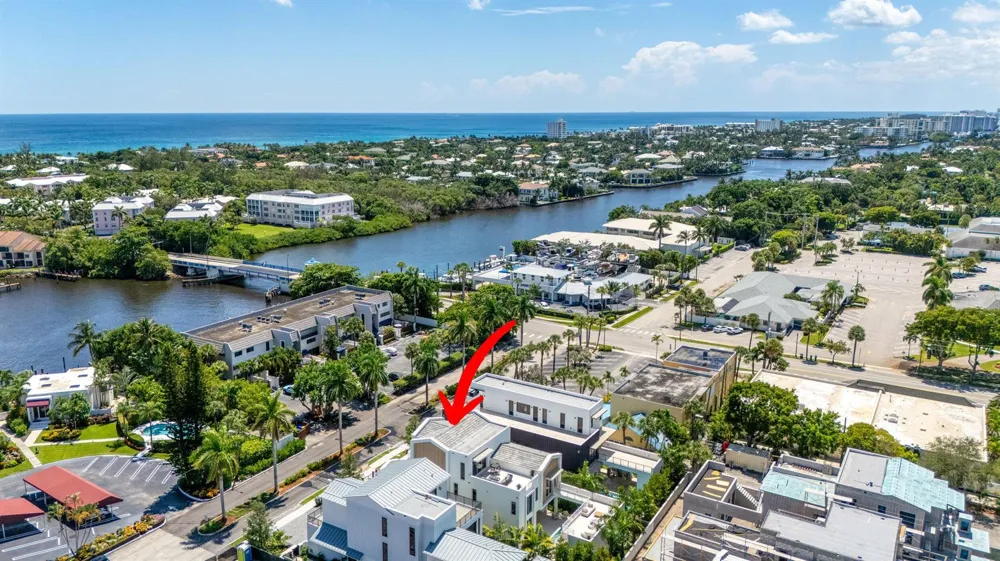 812 Palm Trail Delray Beach, FL 33483