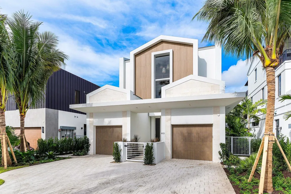 812 Palm Trail Delray Beach, FL 33483