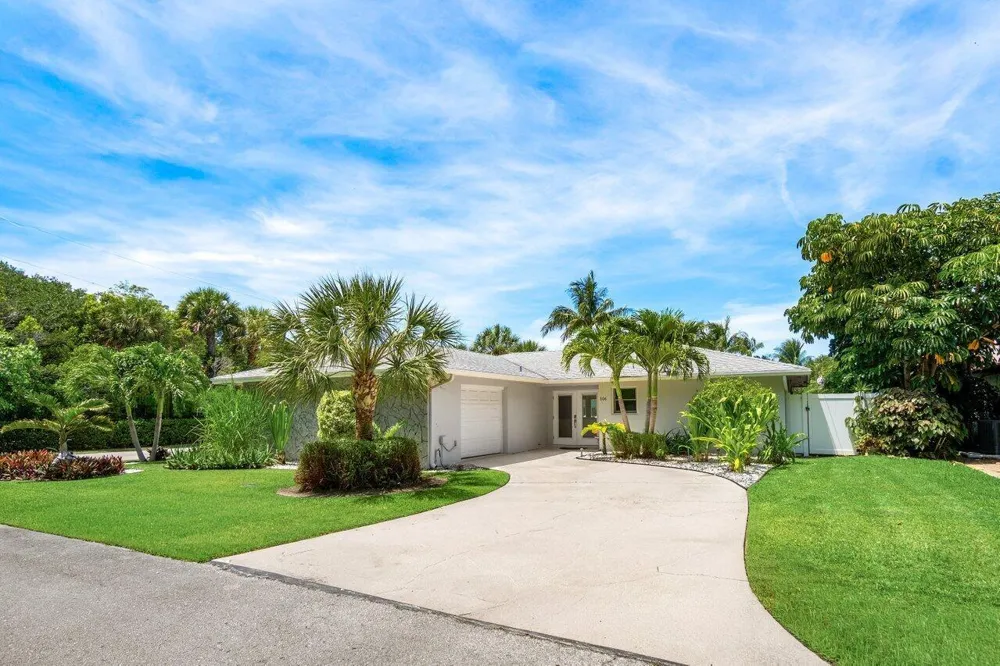106 Periwinkle Drive Hypoluxo, FL 33462
