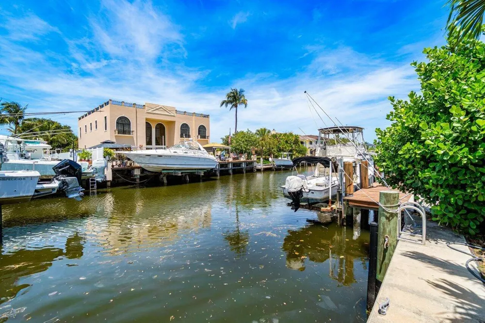 106 Periwinkle Drive Hypoluxo, FL 33462