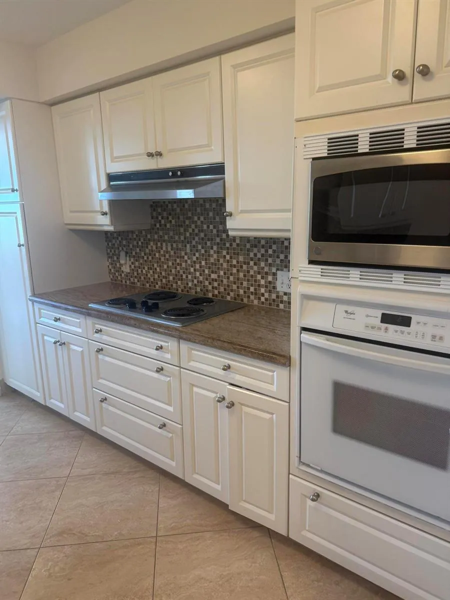 120 Lakeshore Drive #435 North Palm Beach, FL 33408
