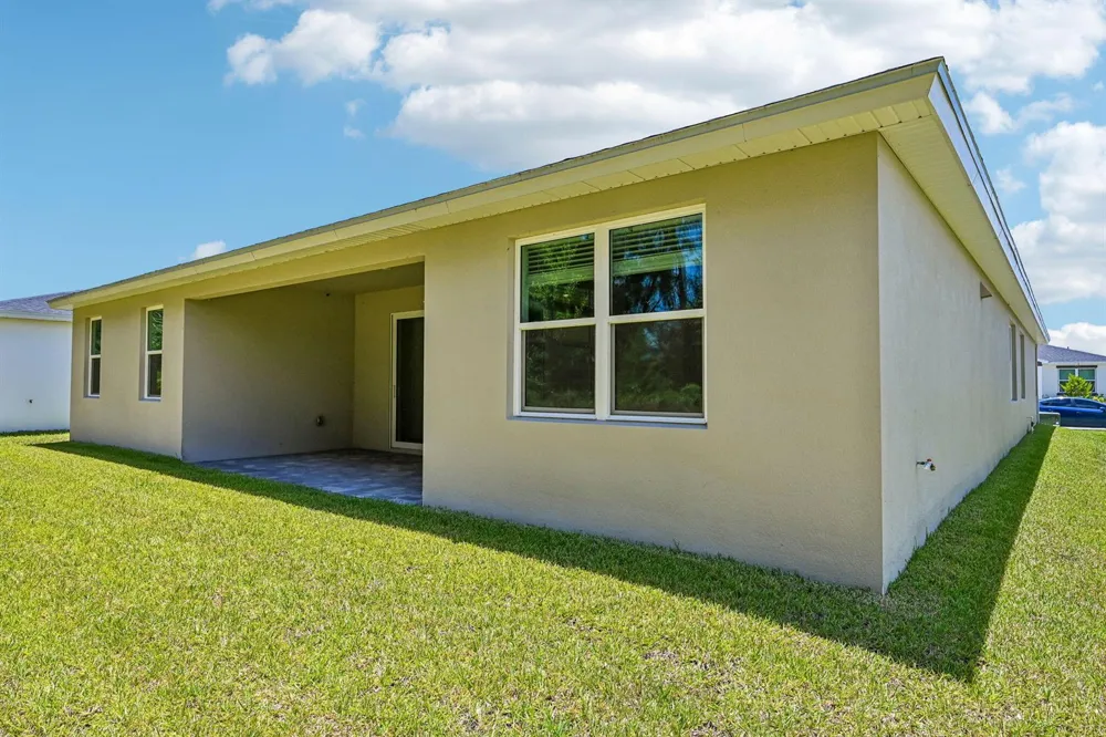 5621 Hampton Park Circle Vero Beach, FL 32966
