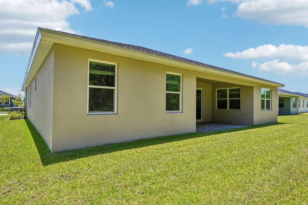 5621 Hampton Park Circle Vero Beach, FL 32966