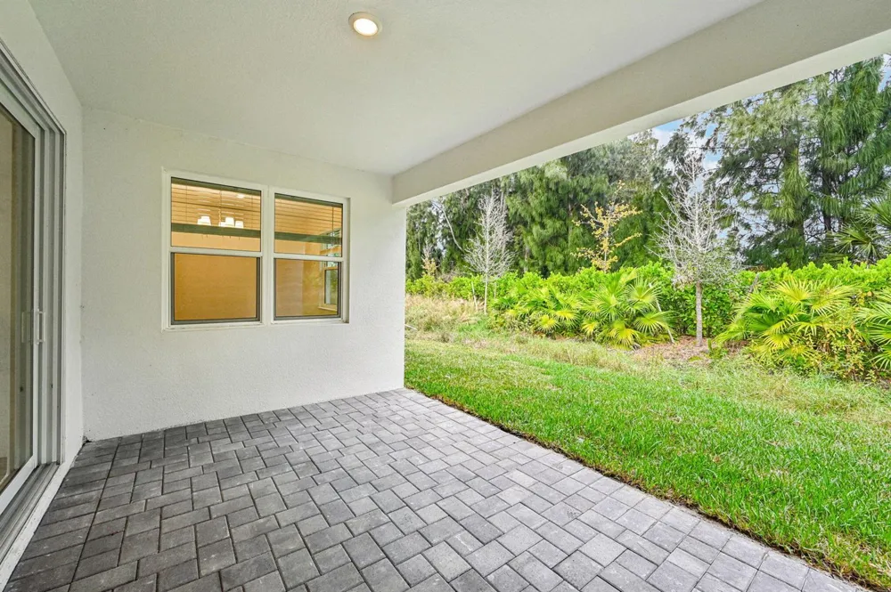 5625 Hampton Park Circle Vero Beach, FL 32966