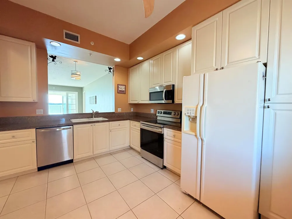 29 Harbour Isle Drive W #Ph01 Hutchinson Island, FL 34949