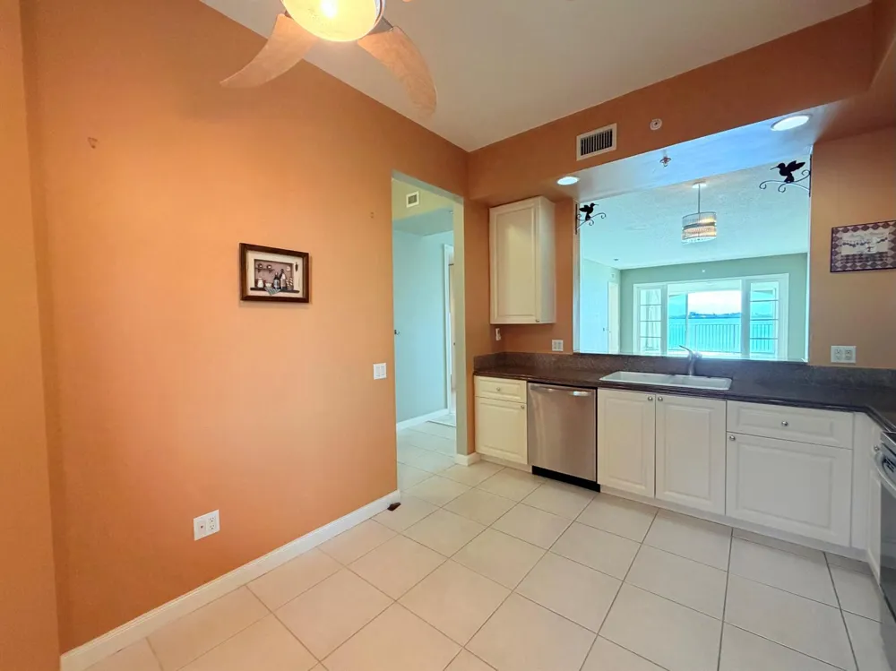 29 Harbour Isle Drive W #Ph01 Hutchinson Island, FL 34949
