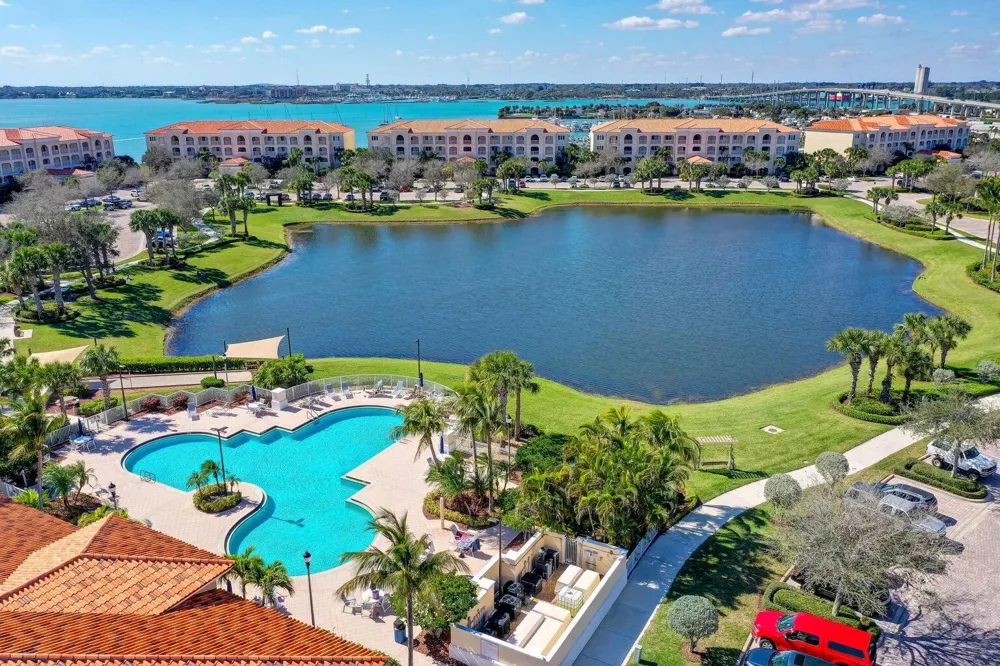 29 Harbour Isle Drive W #Ph01 Hutchinson Island, FL 34949
