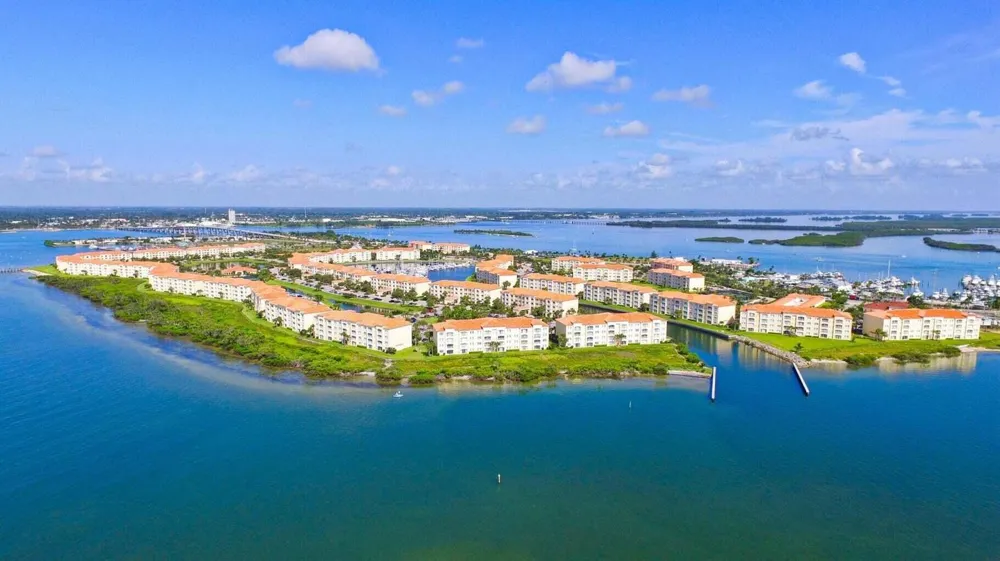29 Harbour Isle Drive W #Ph01 Hutchinson Island, FL 34949