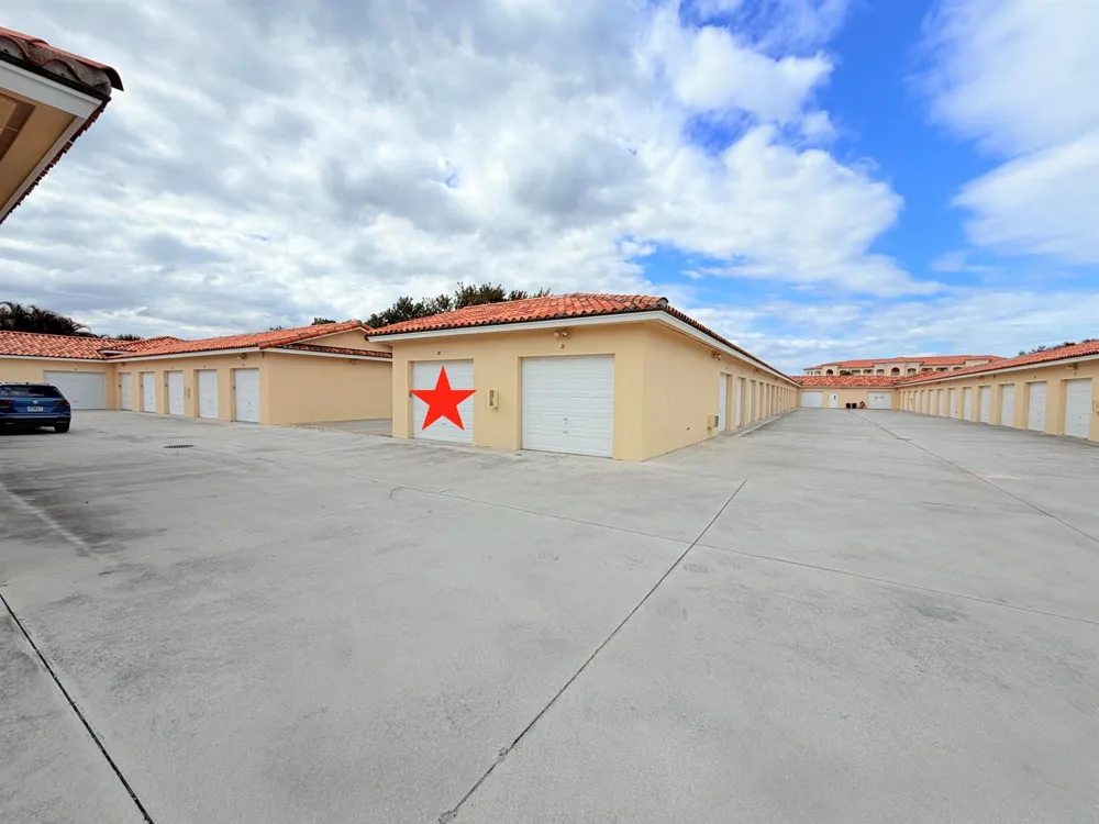 29 Harbour Isle Drive W #Ph01 Hutchinson Island, FL 34949