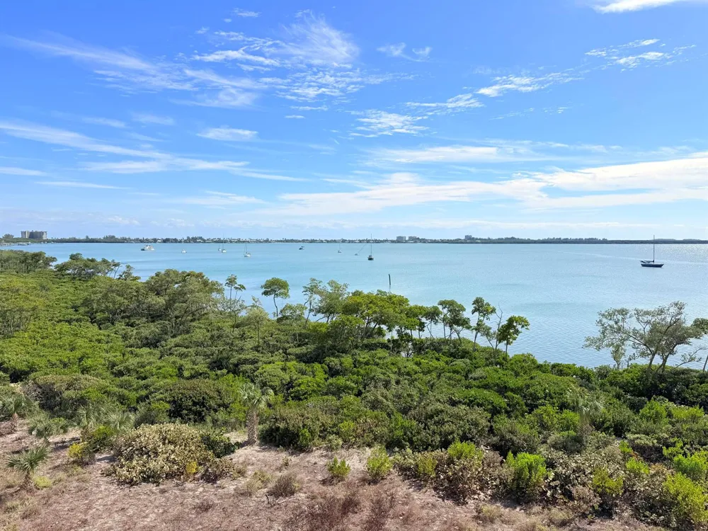 29 Harbour Isle Drive W #Ph01 Hutchinson Island, FL 34949