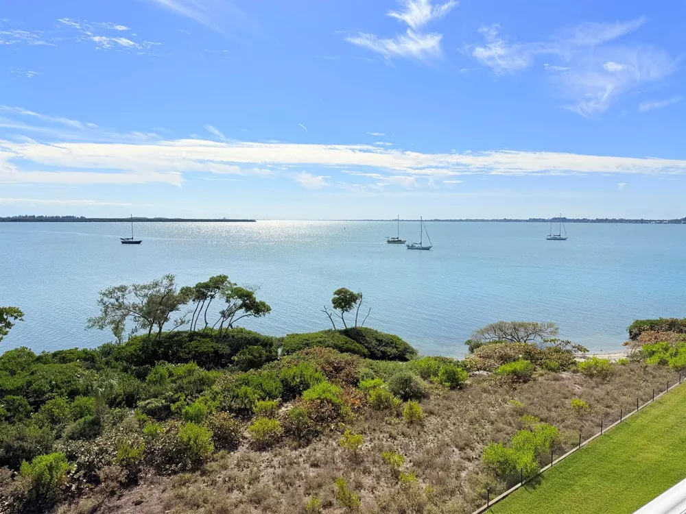 29 Harbour Isle Drive W #Ph01 Hutchinson Island, FL 34949