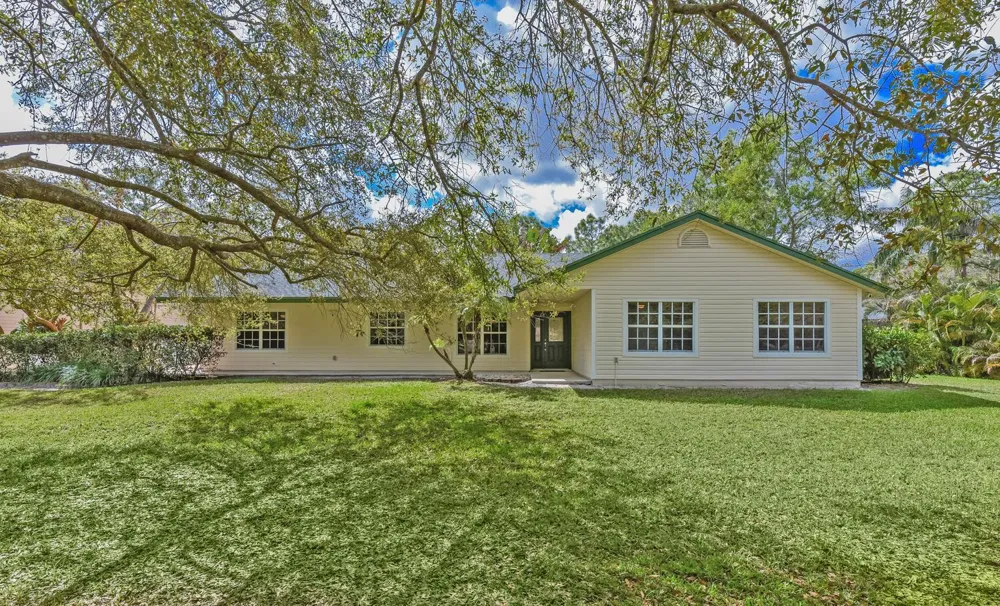 16244 E Downers Drive Loxahatchee, FL 33470