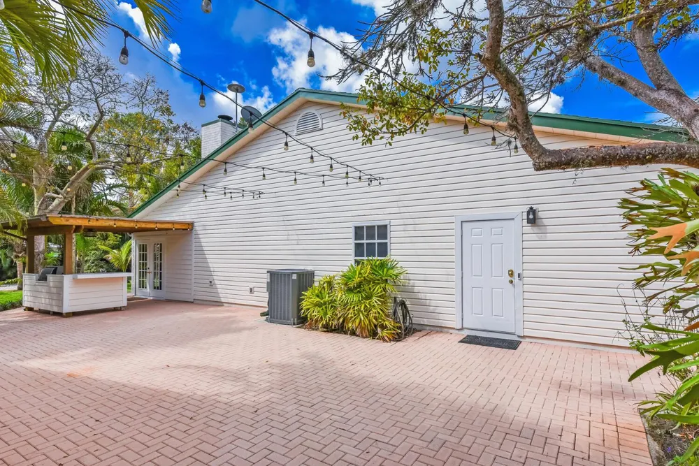 16244 E Downers Drive Loxahatchee, FL 33470