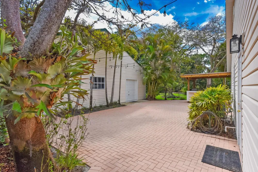 16244 E Downers Drive Loxahatchee, FL 33470