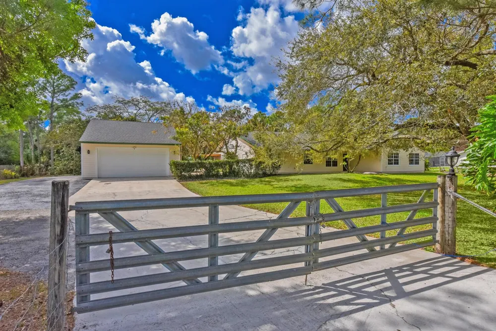 16244 E Downers Drive Loxahatchee, FL 33470