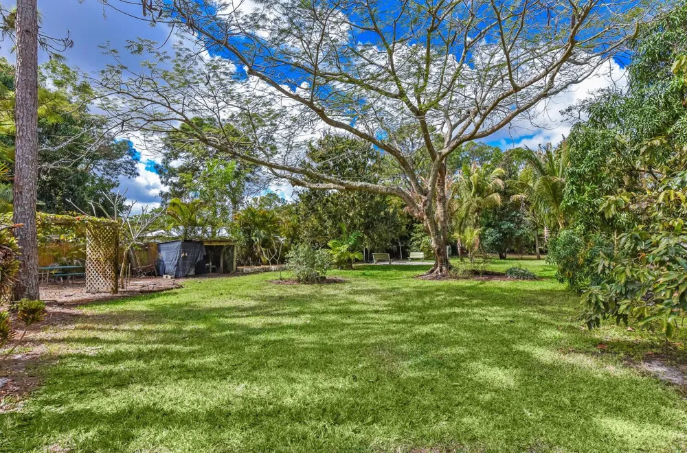 16244 E Downers Drive Loxahatchee, FL 33470