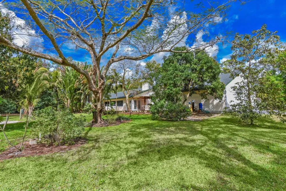 16244 E Downers Drive Loxahatchee, FL 33470