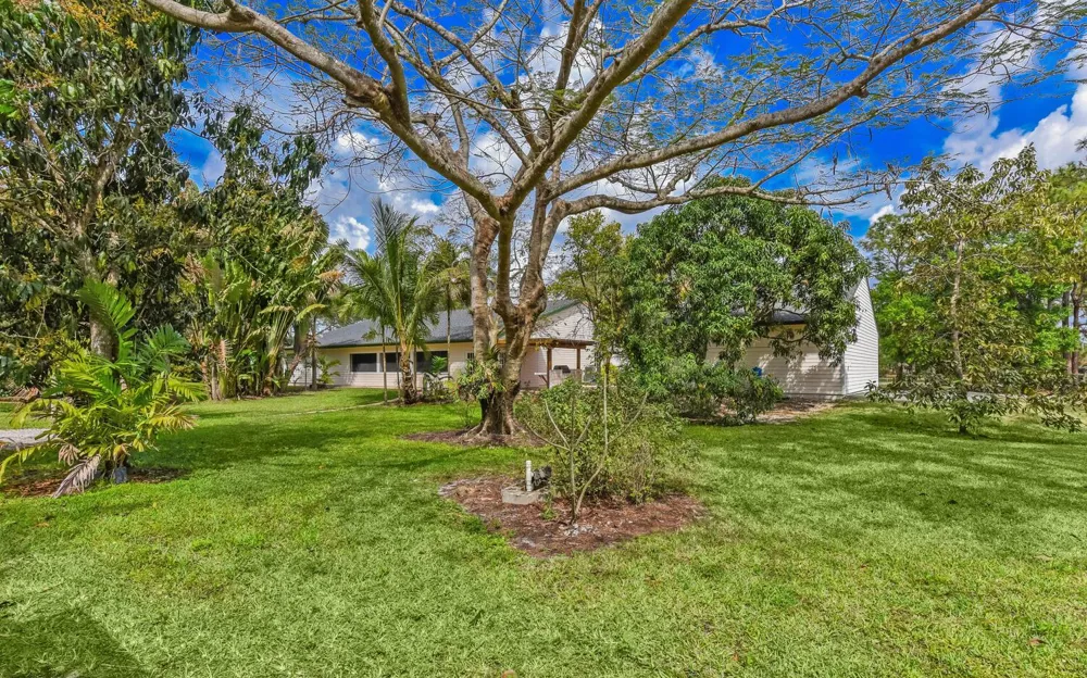 16244 E Downers Drive Loxahatchee, FL 33470