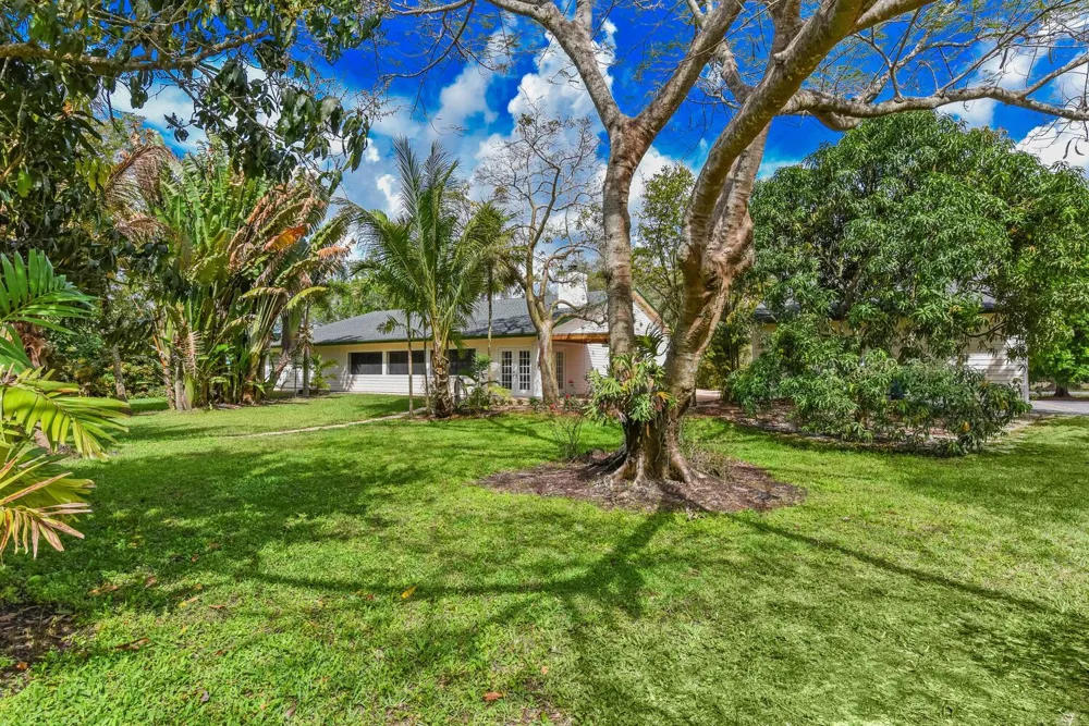 16244 E Downers Drive Loxahatchee, FL 33470
