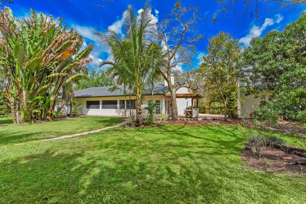 16244 E Downers Drive Loxahatchee, FL 33470