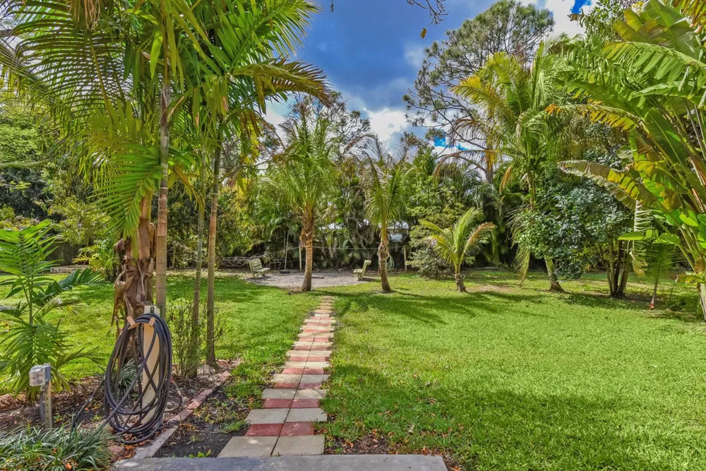 16244 E Downers Drive Loxahatchee, FL 33470