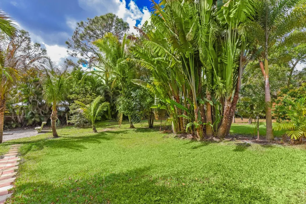 16244 E Downers Drive Loxahatchee, FL 33470