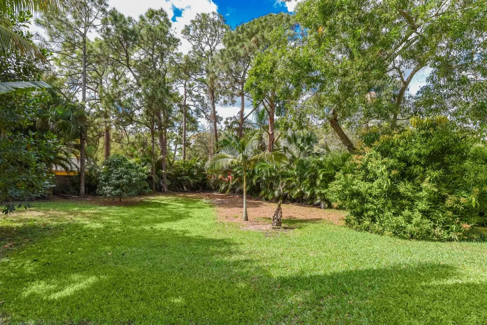 16244 E Downers Drive Loxahatchee, FL 33470