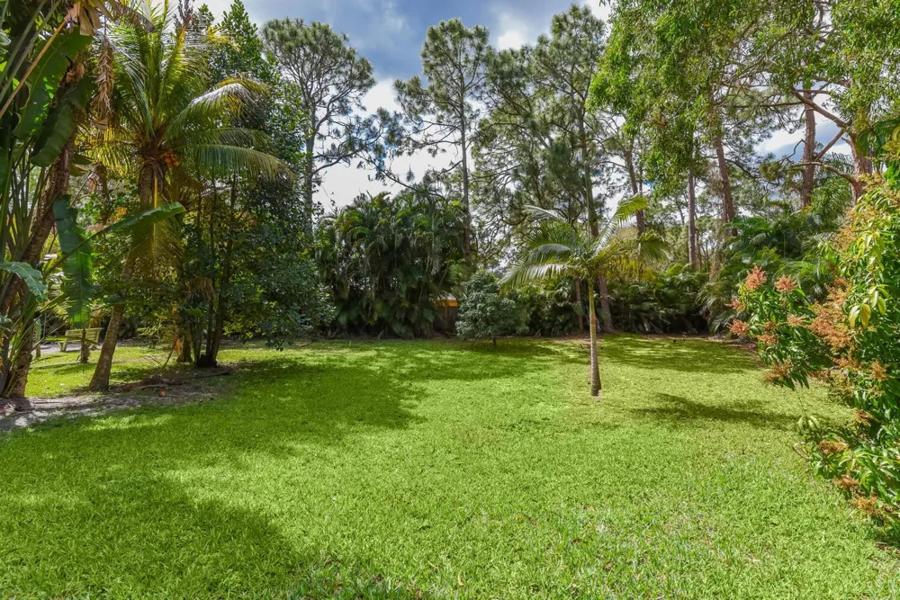 16244 E Downers Drive Loxahatchee, FL 33470