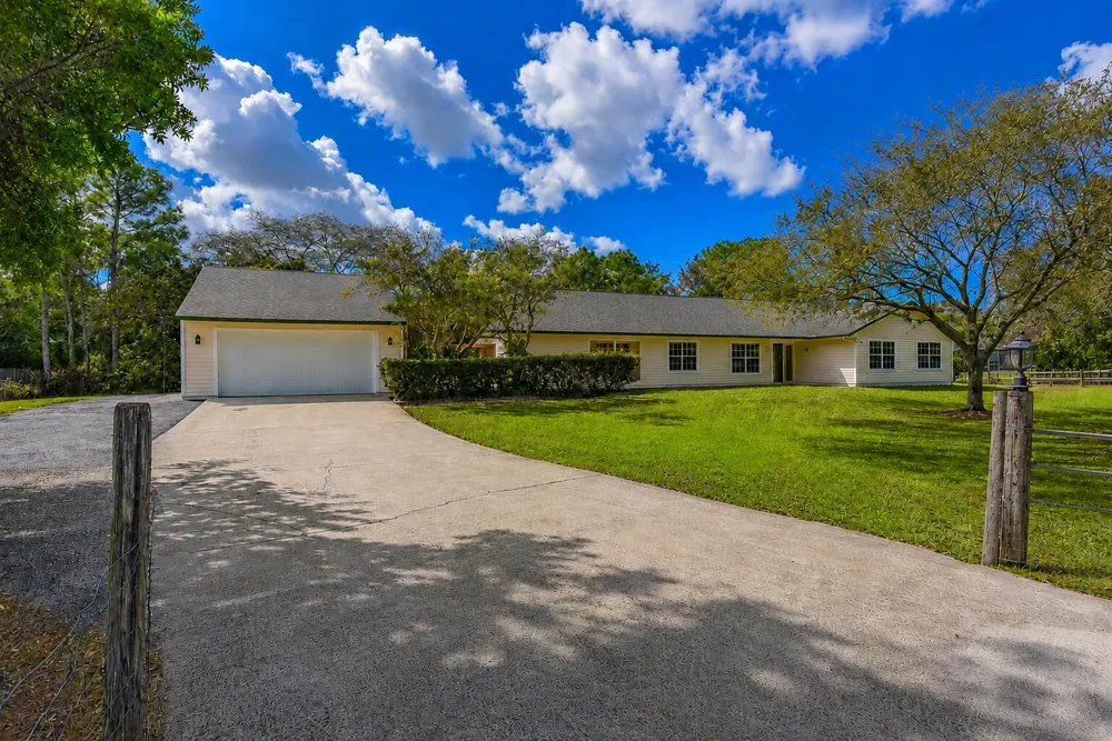 16244 E Downers Drive Loxahatchee, FL 33470