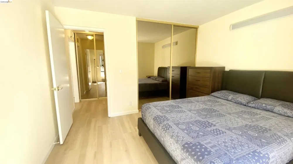 2 Commodore Drive #D273 Emeryville, CA 94608