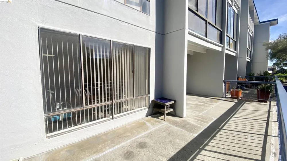 2 Commodore Drive #D273 Emeryville, CA 94608